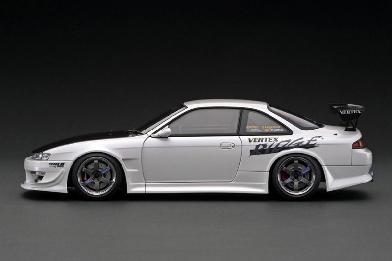画像4: 【限定・超希少モデル】VERTEX RIDGE S14 SILVIA Pearl White with Engine／S14シルビア後期型エンジン付き（パールホワイト）ワイドボディ仕様（1/18 Scale） (4)