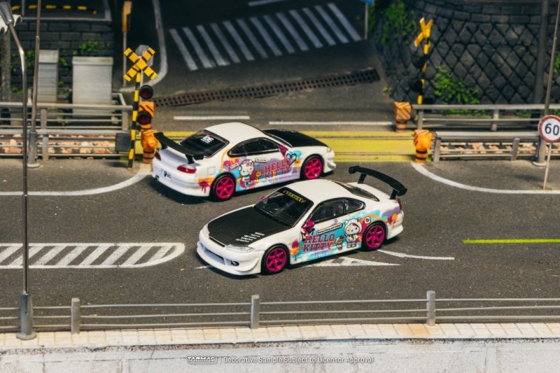 画像2: 【限定・日本未発売モデル】1/64 VERTEX Nissan Silvia S15 Hello Kitty Special Limited Edition (T64G-023-HK)TARMAC Works ハローキティ スペシャルリミテッドエディション (2)