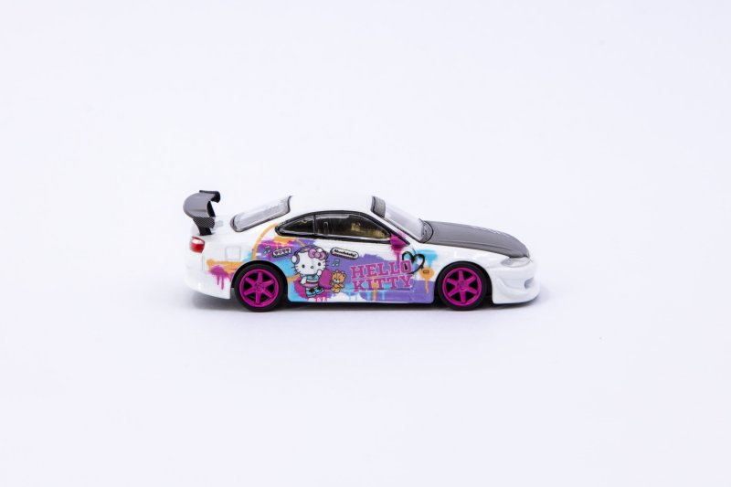 画像9: 【限定・日本未発売モデル】1/64 VERTEX Nissan Silvia S15 Hello Kitty Special Limited Edition (T64G-023-HK)TARMAC Works ハローキティ スペシャルリミテッドエディション (9)