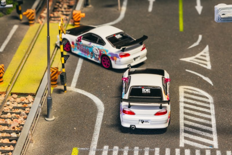 画像3: 【限定・日本未発売モデル】1/64 VERTEX Nissan Silvia S15 Hello Kitty Special Limited Edition (T64G-023-HK)TARMAC Works ハローキティ スペシャルリミテッドエディション (3)