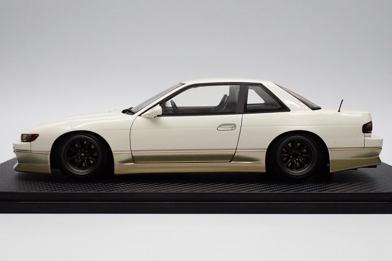 画像3: Ignition Model 1/18　VERTEX S13 SILVIA White/Gold With Engine／ヴェルテックス Ｓ１３シルビア　ホワイト/ゴールド）+エンジン／50台限定 (3)