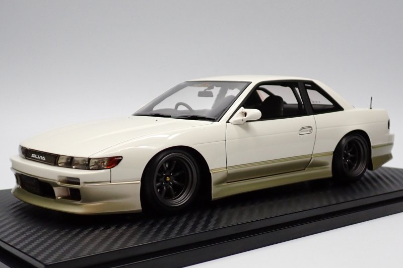 画像2: Ignition Model 1/18　VERTEX S13 SILVIA White/Gold With Engine／ヴェルテックス Ｓ１３シルビア　ホワイト/ゴールド）+エンジン／50台限定 (2)