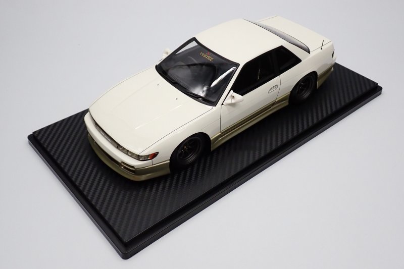 画像11: Ignition Model 1/18　VERTEX S13 SILVIA White/Gold With Engine／ヴェルテックス Ｓ１３シルビア　ホワイト/ゴールド）+エンジン／50台限定 (11)
