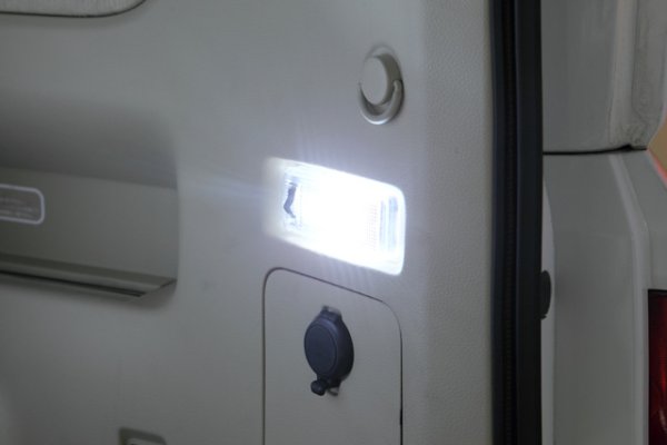 画像1: ＬＥＤラゲッジランプ（残光対策品）／Ｅ５１エルグランド専用（ＬＴ－２） (1)