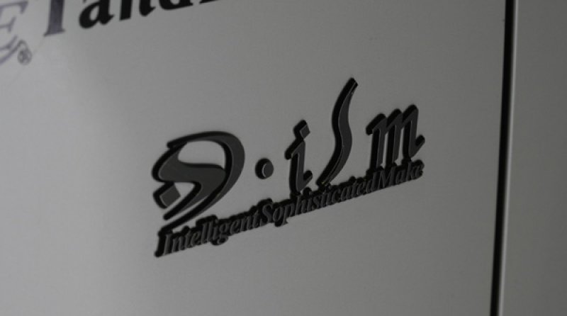 画像1: ism EMBLEM／ブラッククローム (1)