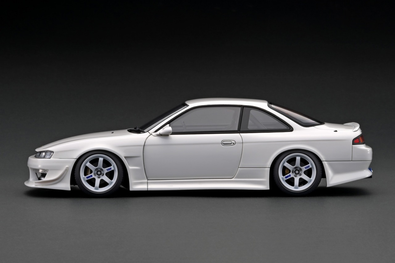 イグニッションモデル １／１８スケール VERTEX RIDGE S14 SILVIA